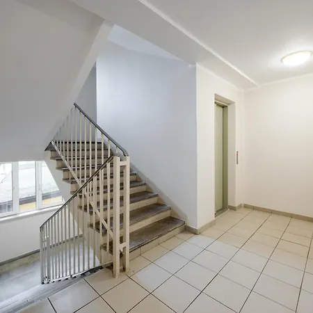 Powisle Charming By Bookinghost * Warschau