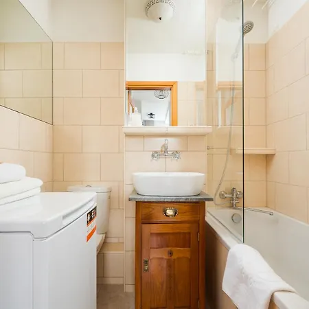 Powisle Charming By Bookinghost *